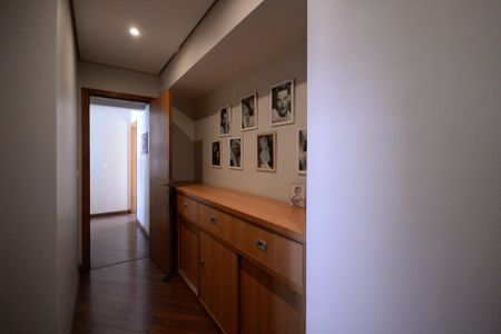 Apartamento à venda com 125m², 3 quartos e 3 vagas Apartamento à venda com 125m², 3 quartos e 3 vagasCorredor