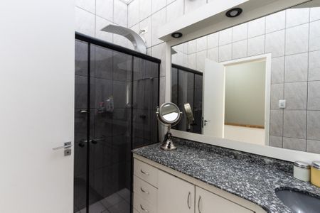 Casa à venda com 127m², 2 quartos e 1 vaga Casa à venda com 127m², 2 quartos e 1 vagaBanheiro do Corredor