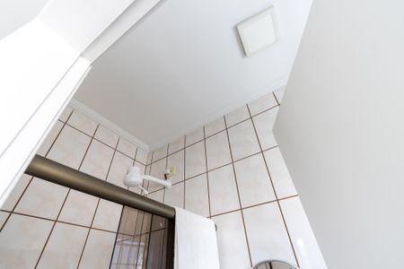 Casa à venda com 127m², 2 quartos e 1 vaga Casa à venda com 127m², 2 quartos e 1 vagaBanheiro de Serviço