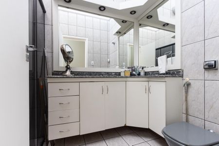 Casa à venda com 127m², 2 quartos e 1 vaga Casa à venda com 127m², 2 quartos e 1 vagaBanheiro do Corredor