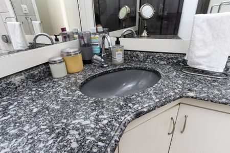 Casa à venda com 127m², 2 quartos e 1 vaga Casa à venda com 127m², 2 quartos e 1 vagaBanheiro do Corredor