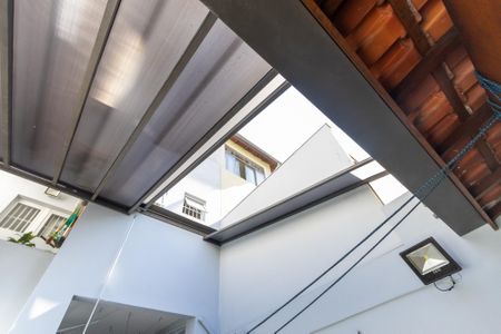 Casa à venda com 127m², 2 quartos e 1 vaga Casa à venda com 127m², 2 quartos e 1 vagaQuintal - Teto retrátil