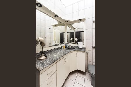 Casa à venda com 127m², 2 quartos e 1 vaga Casa à venda com 127m², 2 quartos e 1 vagaBanheiro do Corredor