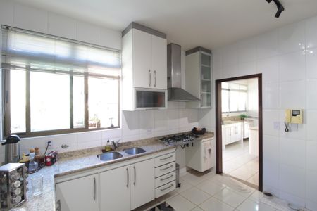 Casa à venda com 900m², 5 quartos e 3 vagasCozinha