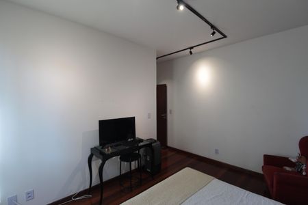 Casa à venda com 900m², 5 quartos e 3 vagasQuarto 1