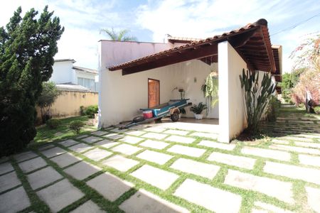 Casa à venda com 900m², 5 quartos e 3 vagasÁrea Externa