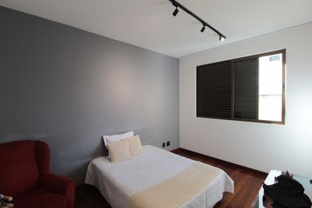 Casa à venda com 900m², 5 quartos e 3 vagasQuarto 1