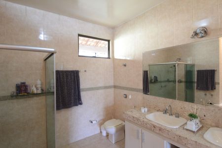 Casa à venda com 900m², 5 quartos e 3 vagasSuite