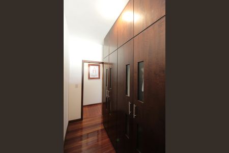 Casa à venda com 900m², 5 quartos e 3 vagasCloset da Suite