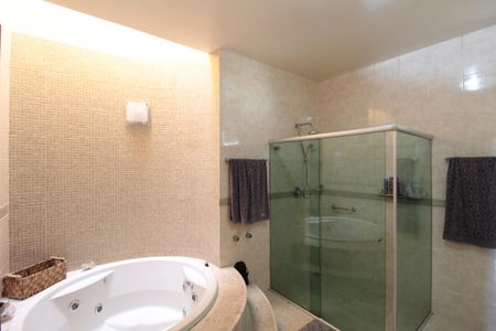 Casa à venda com 900m², 5 quartos e 3 vagasBanheiro da Suite