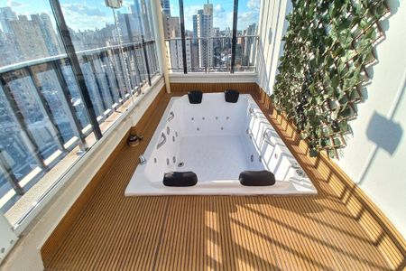 Apartamento à venda com 175m², 5 quartos e 2 vagas Apartamento à venda com 175m², 5 quartos e 2 vagasÁrea comum - Jacuzzi