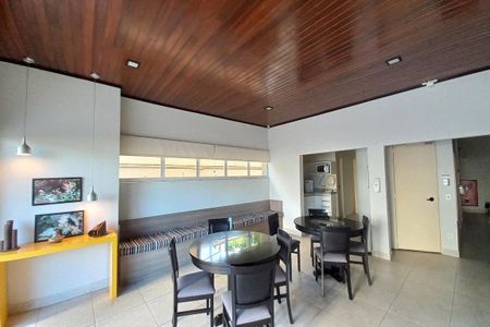 Apartamento à venda com 175m², 5 quartos e 2 vagas Apartamento à venda com 175m², 5 quartos e 2 vagasÁrea comum - Salão de festas