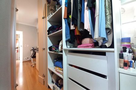 Apartamento à venda com 175m², 5 quartos e 2 vagas Apartamento à venda com 175m², 5 quartos e 2 vagasCloset do Quarto 5