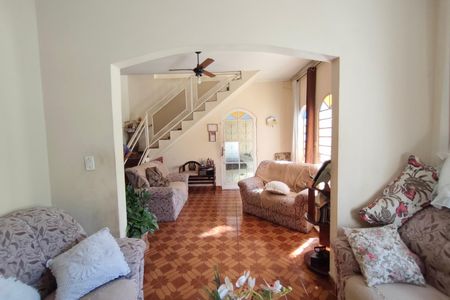 Casa à venda com 180m², 3 quartos e 4 vagasSala