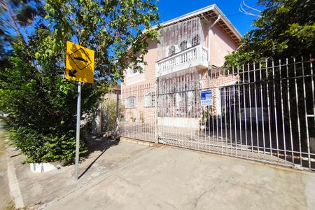 Casa à venda com 180m², 3 quartos e 4 vagasFachada e Placa
