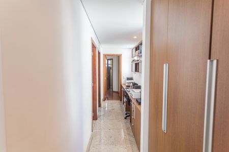 Apartamento à venda com 283m², 4 quartos e 2 vagasCorredor