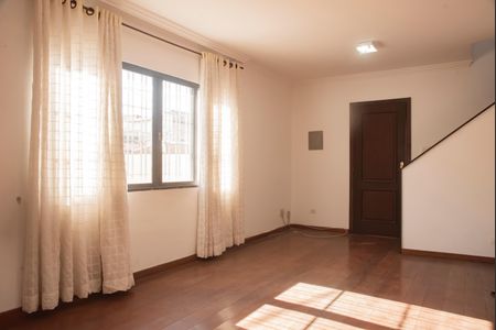 Casa à venda com 200m², 3 quartos e 2 vagasSala