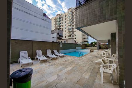 Apartamento à venda com 265m², 3 quartos e 3 vagas Apartamento à venda com 265m², 3 quartos e 3 vagasÁrea comum - Piscina