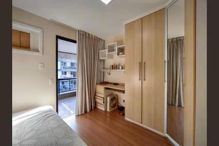 Apartamento à venda com 265m², 3 quartos e 3 vagas Apartamento à venda com 265m², 3 quartos e 3 vagasQuarto