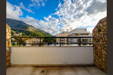 Apartamento à venda com 265m², 3 quartos e 3 vagas Apartamento à venda com 265m², 3 quartos e 3 vagasVaranda da Suíte 2