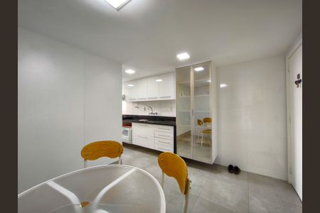 Apartamento à venda com 265m², 3 quartos e 3 vagas Apartamento à venda com 265m², 3 quartos e 3 vagasCozinha