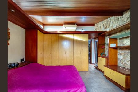 Apartamento à venda com 265m², 3 quartos e 3 vagas Apartamento à venda com 265m², 3 quartos e 3 vagasSuíte 2