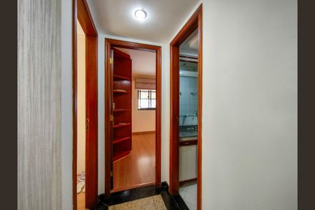 Apartamento à venda com 265m², 3 quartos e 3 vagas Apartamento à venda com 265m², 3 quartos e 3 vagasCorredor