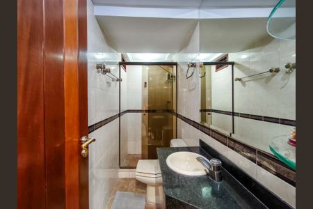 Apartamento à venda com 265m², 3 quartos e 3 vagas Apartamento à venda com 265m², 3 quartos e 3 vagasBanheiro da Suíte 2