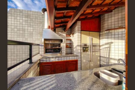 Apartamento à venda com 265m², 3 quartos e 3 vagas Apartamento à venda com 265m², 3 quartos e 3 vagasÁrea comum - Churrasqueira