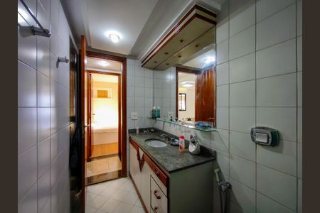 Apartamento à venda com 265m², 3 quartos e 3 vagas Apartamento à venda com 265m², 3 quartos e 3 vagasBanheiro Corredor