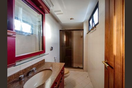 Apartamento à venda com 265m², 3 quartos e 3 vagas Apartamento à venda com 265m², 3 quartos e 3 vagasBanheiro da Suíte 1