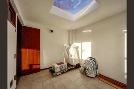 Apartamento à venda com 265m², 3 quartos e 3 vagas Apartamento à venda com 265m², 3 quartos e 3 vagasSala de TV