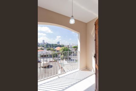 Casa à venda com 351m², 4 quartos e 2 vagas Casa à venda com 351m², 4 quartos e 2 vagasSacada Quarto 2