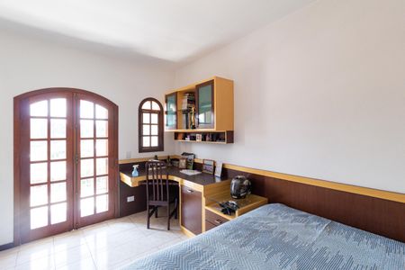 Casa à venda com 351m², 4 quartos e 2 vagas Casa à venda com 351m², 4 quartos e 2 vagasQuarto 2