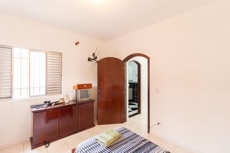 Casa à venda com 351m², 4 quartos e 2 vagas Casa à venda com 351m², 4 quartos e 2 vagasQuarto 1