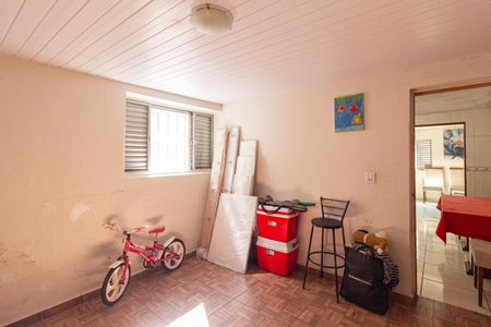 Casa à venda com 351m², 4 quartos e 2 vagas Casa à venda com 351m², 4 quartos e 2 vagasQuarto 5