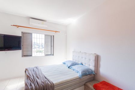 Casa à venda com 351m², 4 quartos e 2 vagas Casa à venda com 351m², 4 quartos e 2 vagasQuarto 3