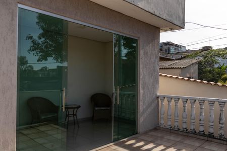 Casa à venda com 360m², 3 quartos e 2 vagas Casa à venda com 360m², 3 quartos e 2 vagasEntrada