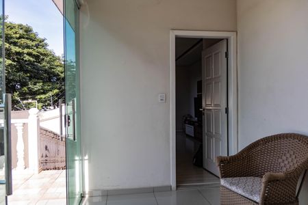 Casa à venda com 360m², 3 quartos e 2 vagas Casa à venda com 360m², 3 quartos e 2 vagasVaranda