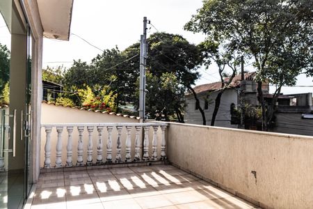 Casa à venda com 360m², 3 quartos e 2 vagas Casa à venda com 360m², 3 quartos e 2 vagasEntrada