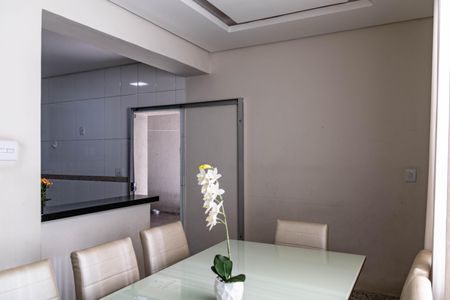 Casa à venda com 360m², 3 quartos e 2 vagas Casa à venda com 360m², 3 quartos e 2 vagasCopa