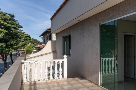 Casa à venda com 360m², 3 quartos e 2 vagas Casa à venda com 360m², 3 quartos e 2 vagasEntrada