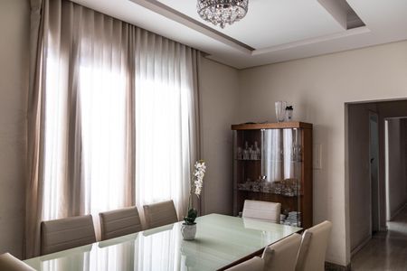 Casa à venda com 360m², 3 quartos e 2 vagas Casa à venda com 360m², 3 quartos e 2 vagasCopa