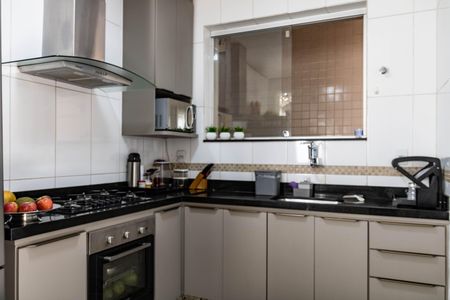 Casa à venda com 360m², 3 quartos e 2 vagas Casa à venda com 360m², 3 quartos e 2 vagasCozinha