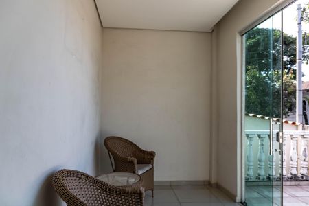 Casa à venda com 360m², 3 quartos e 2 vagas Casa à venda com 360m², 3 quartos e 2 vagasVaranda