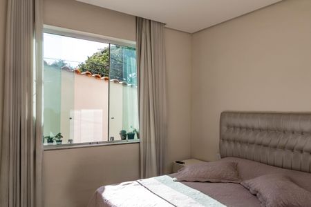 Casa à venda com 360m², 3 quartos e 2 vagas Casa à venda com 360m², 3 quartos e 2 vagasSuíte