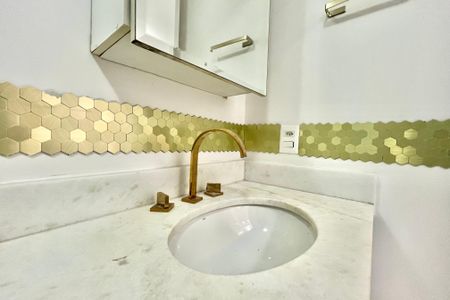Apartamento à venda com 63m², 2 quartos e 1 vaga Apartamento à venda com 63m², 2 quartos e 1 vagaBanheiro da Suíte