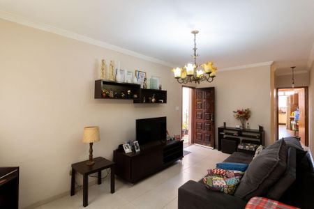 Casa à venda com 167m², 3 quartos e 2 vagas Casa à venda com 167m², 3 quartos e 2 vagasSala
