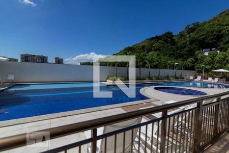 Apartamento à venda com 95m², 3 quartos e 2 vagas Apartamento à venda com 95m², 3 quartos e 2 vagasPiscina