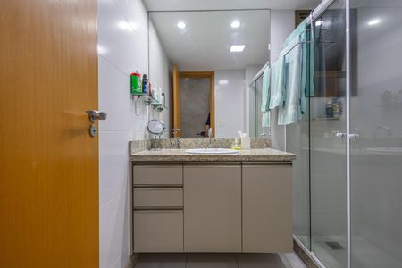 Apartamento à venda com 95m², 3 quartos e 2 vagas Apartamento à venda com 95m², 3 quartos e 2 vagasBanheiro Suíte